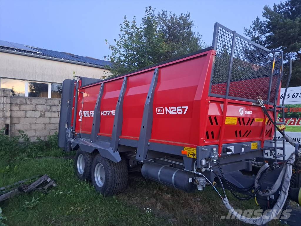 Metal-Fach 8t HORNET manure spreader/rozrzutnik obornika 8t معدات توزيع السماد العضوي