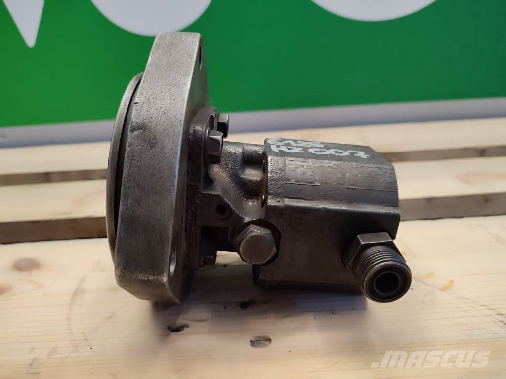 John Deere RE502974 fuel pump feeding the JOHN DEERE6125HZ007 Mootorid