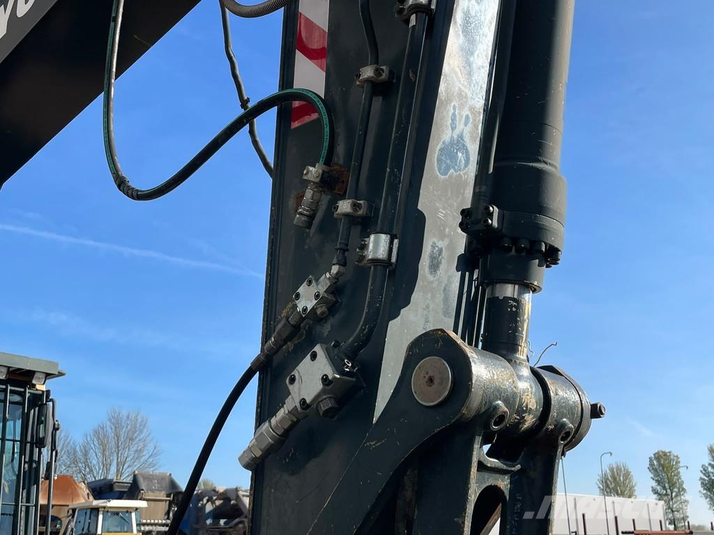 Hyundai HX220AL Rupsgraafmachines
