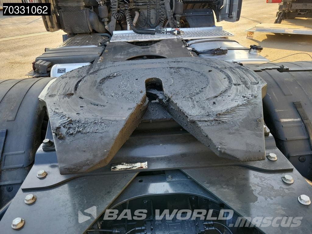 Iveco X-Way 570 6X4 Retarder Standklima ACC Navi Leder Vetopöytäautot