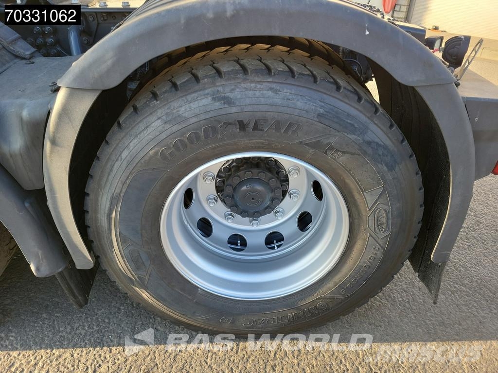 Iveco X-Way 570 6X4 Retarder Standklima ACC Navi Leder Vetopöytäautot