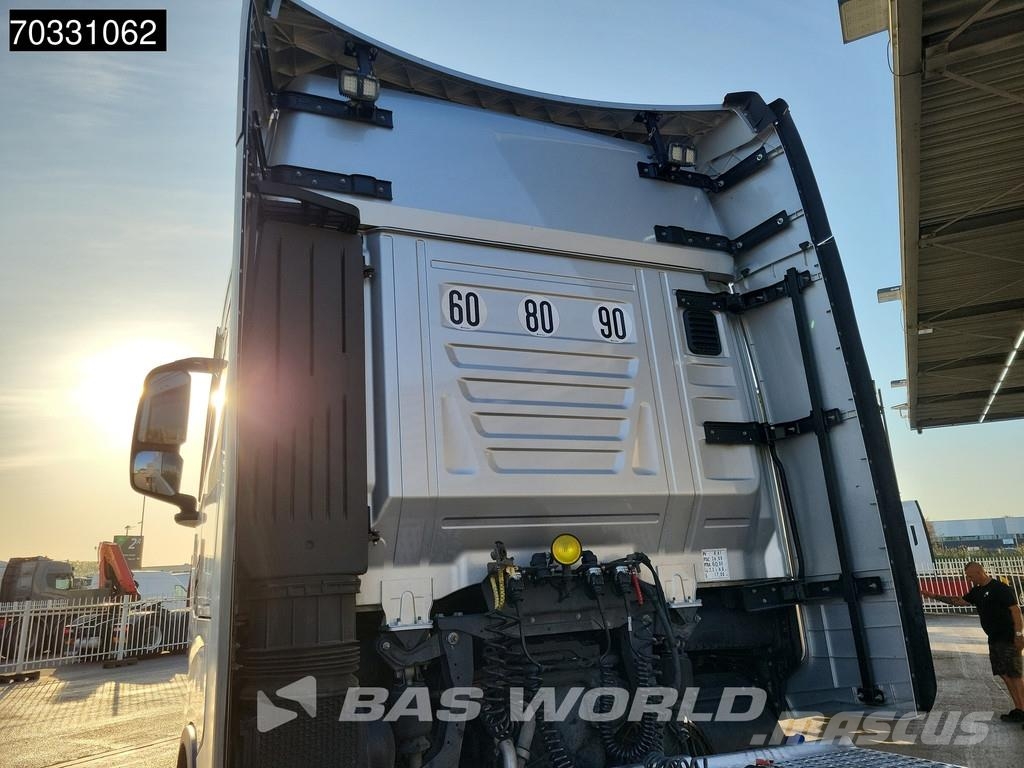 Iveco X-Way 570 6X4 Retarder Standklima ACC Navi Leder Vetopöytäautot