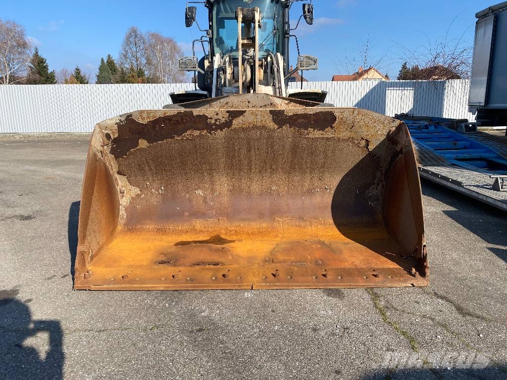 CAT 924/930/938 KANÁL 2,7M/3,500 LITER Kanalak