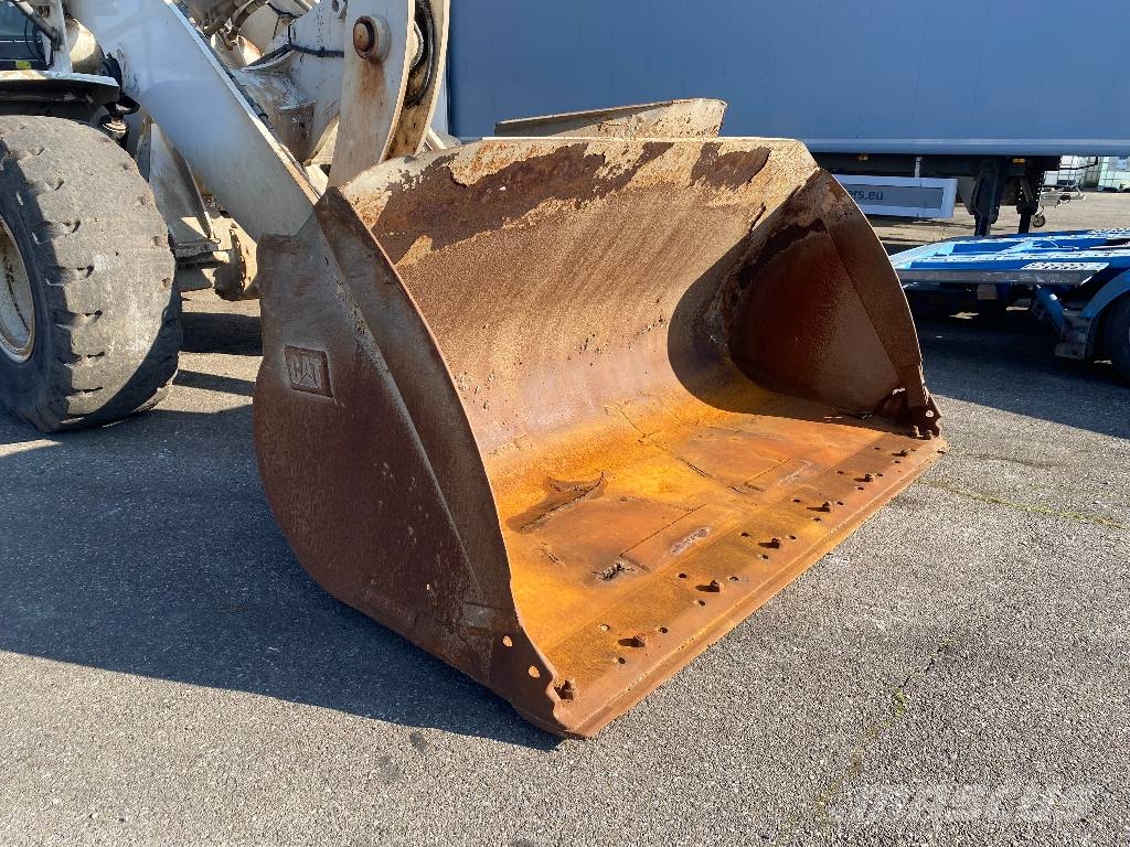 CAT 924/930/938 KANÁL 2,7M/3,500 LITER Kanalak
