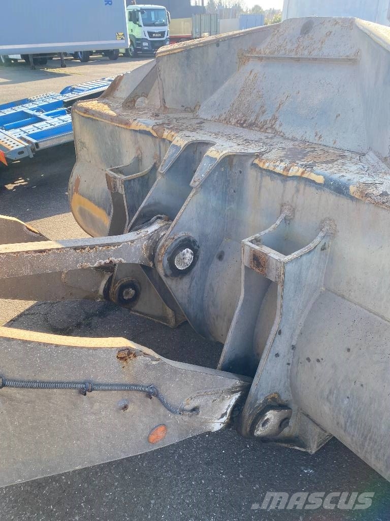 CAT 924/930/938 KANÁL 2,7M/3,500 LITER Kanalak