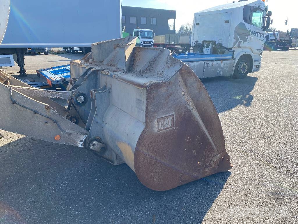 CAT 924/930/938 KANÁL 2,7M/3,500 LITER Kanalak