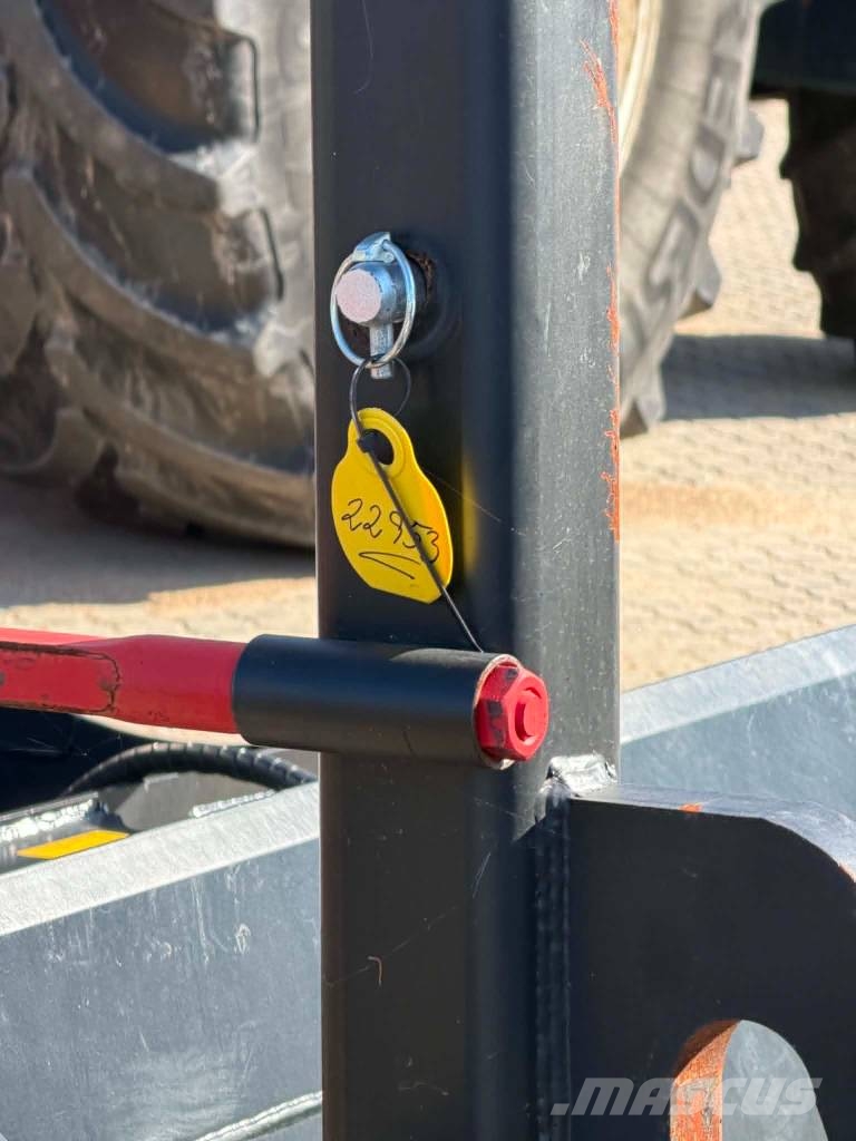 MO Implements Storballegrab 2m fast bund (Volvo BM) Altri accessori per trattori