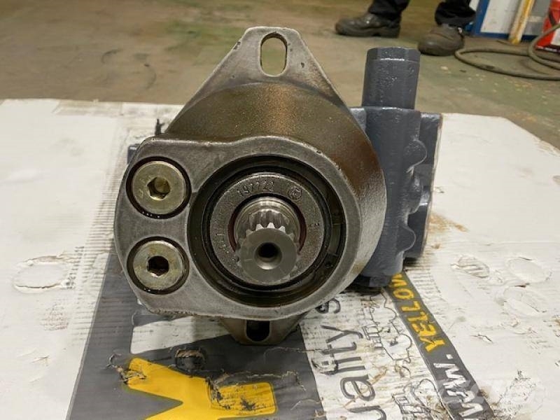 Liebherr R 934 C Final drive and drive motor Hidraulika
