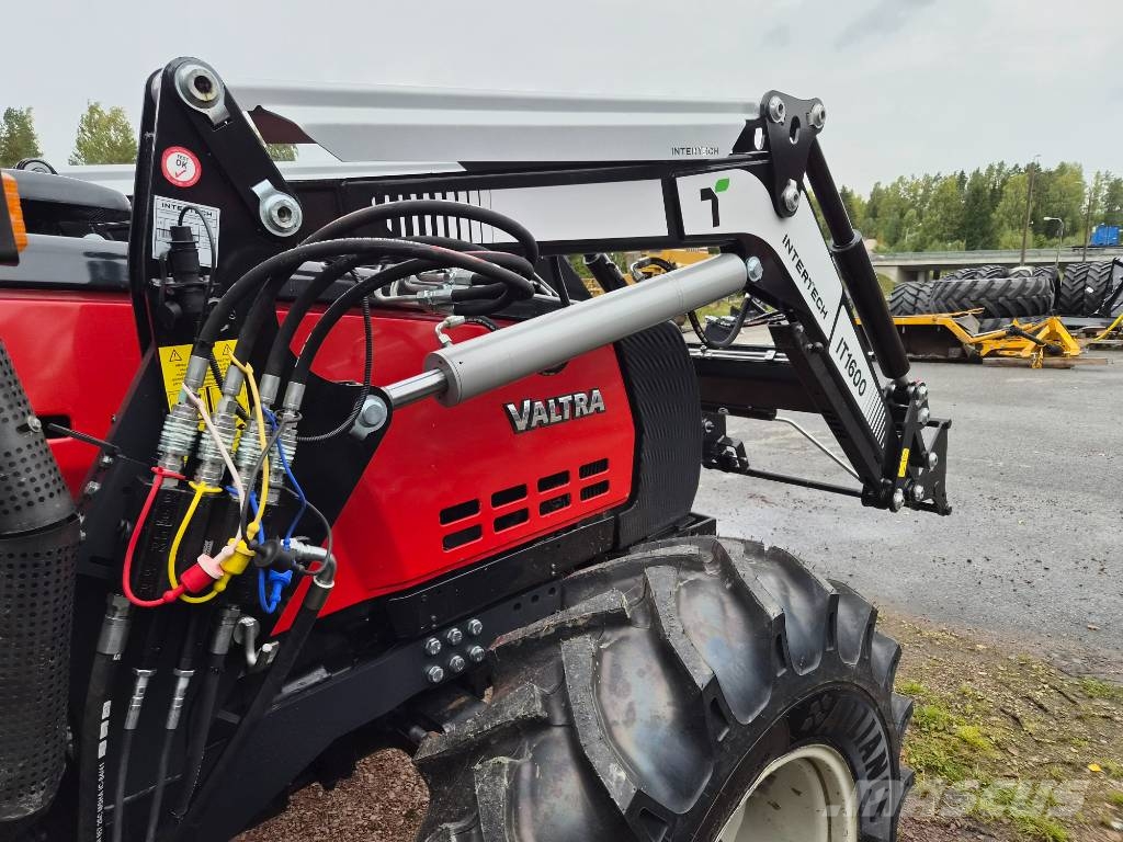 Inter-Tech Etukuormaajat Etukuormaimet ja kaivuulaitteet