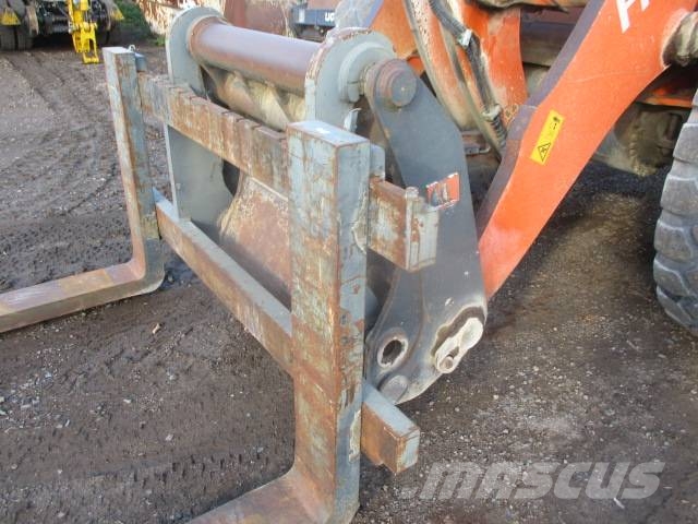 Hitachi ZW 310 Iekrāvēji uz riteņiem