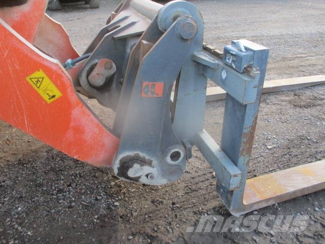 Hitachi ZW 310 Iekrāvēji uz riteņiem