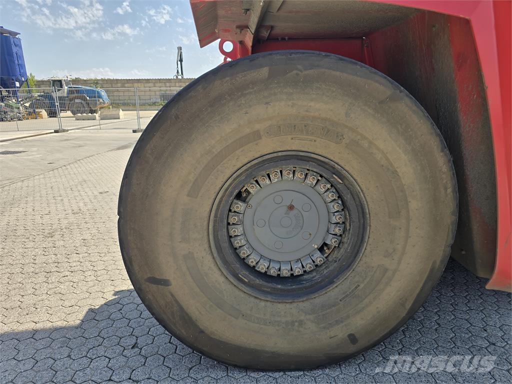 Kalmar DRG450-60S5 Reach-Stacker