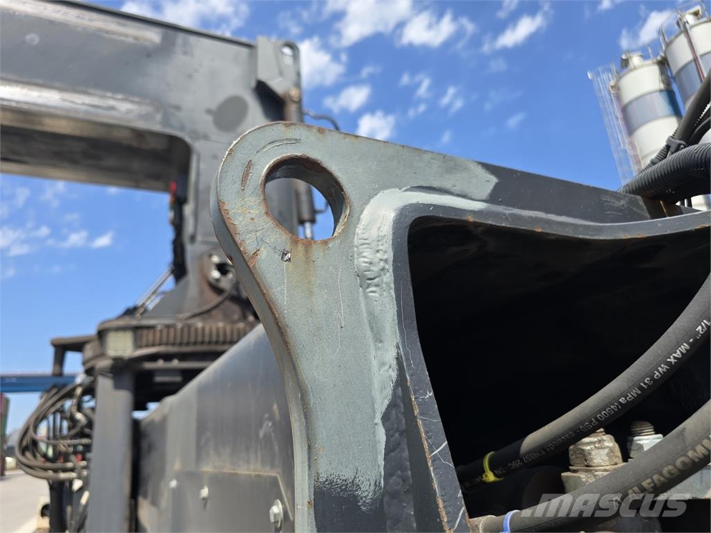 Kalmar DRG450-60S5 Reach-Stacker