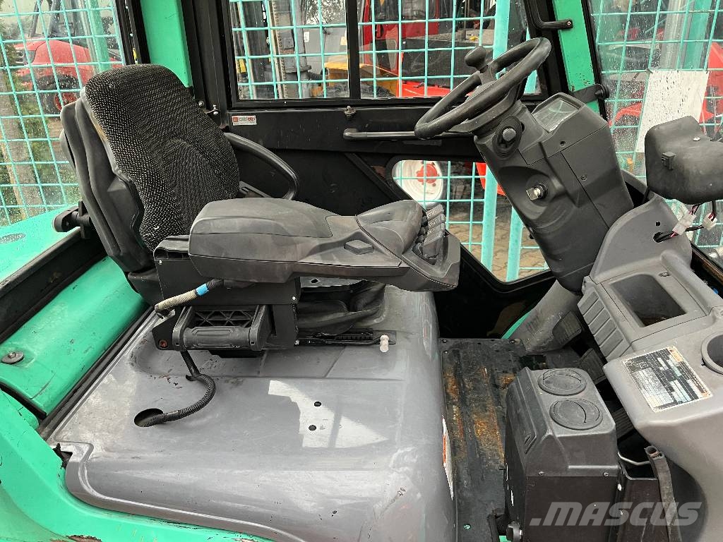 Mitsubishi FD20NT V-4211 IO Diesel Stapler