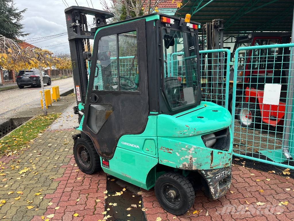 Mitsubishi FD20NT V-4211 IO Diesel Stapler