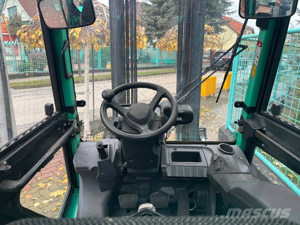 Mitsubishi FD20NT V-4211 IO Diesel Stapler
