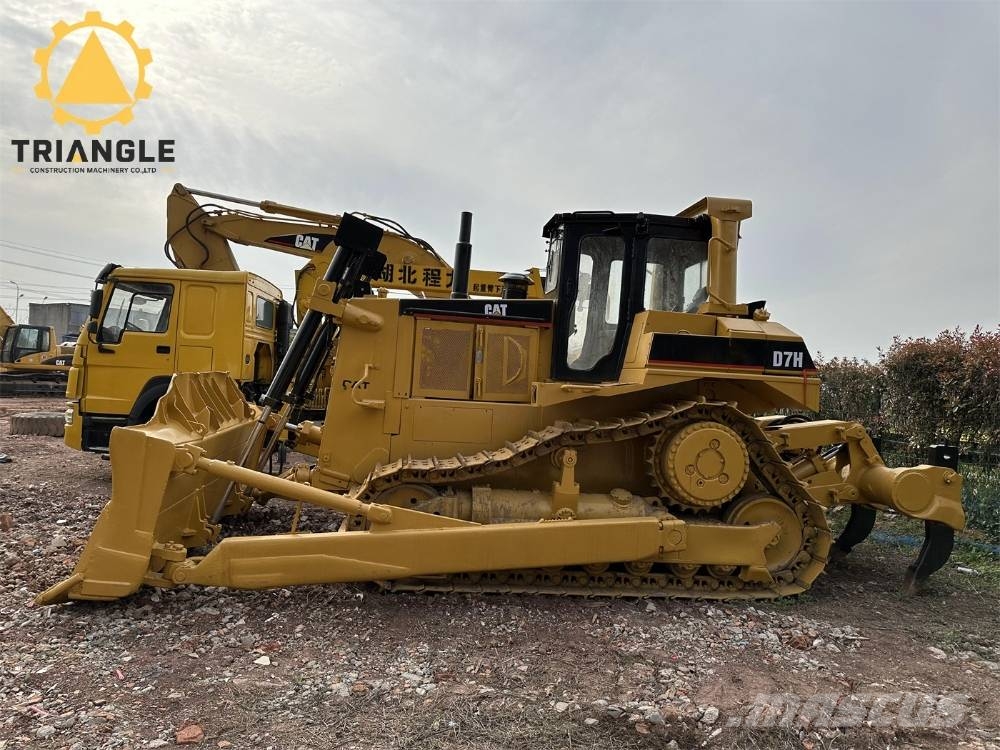 CAT D 7 H بلدوزرات مجنزرة