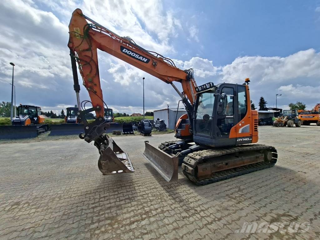 Doosan DX 140 LCR حفارات زحافة