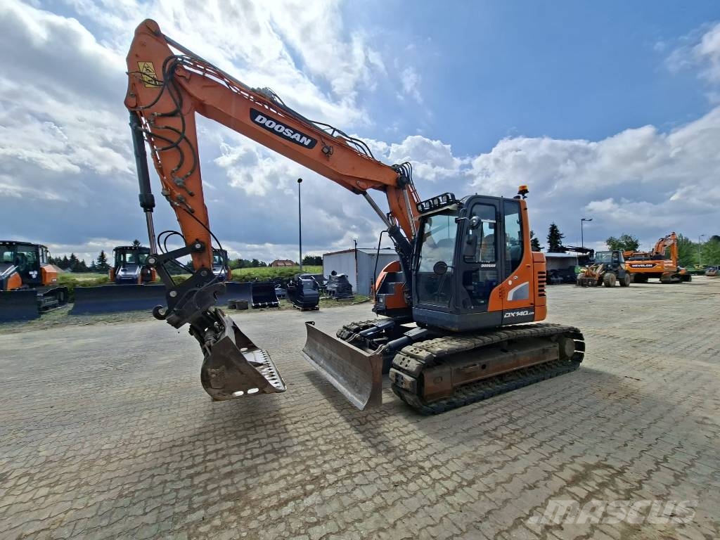 Doosan DX 140 LCR حفارات زحافة