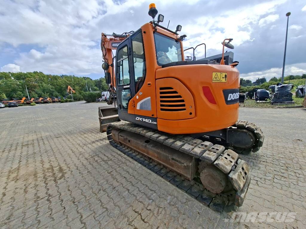 Doosan DX 140 LCR حفارات زحافة
