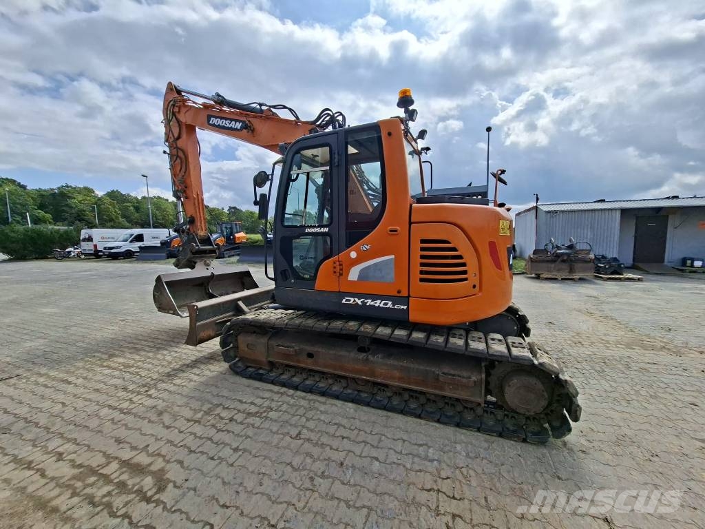 Doosan DX 140 LCR حفارات زحافة