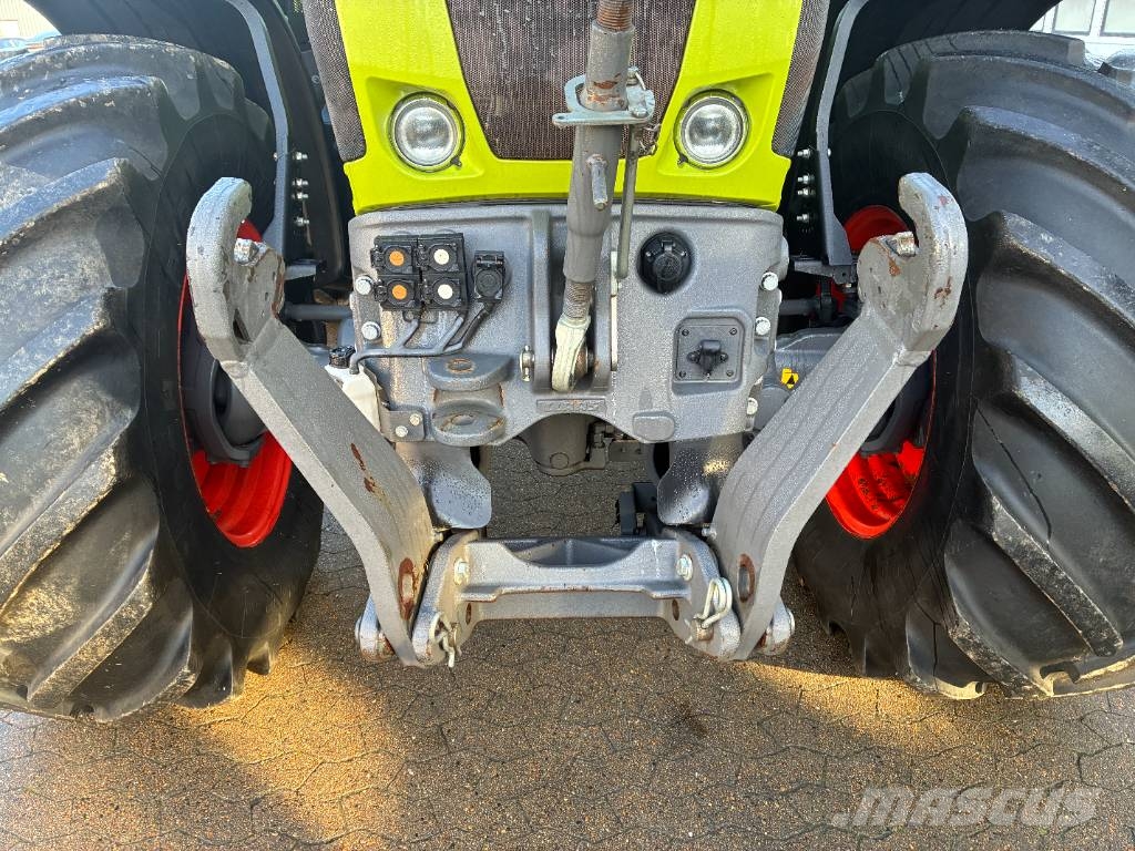 CLAAS Axion 870 Traktori