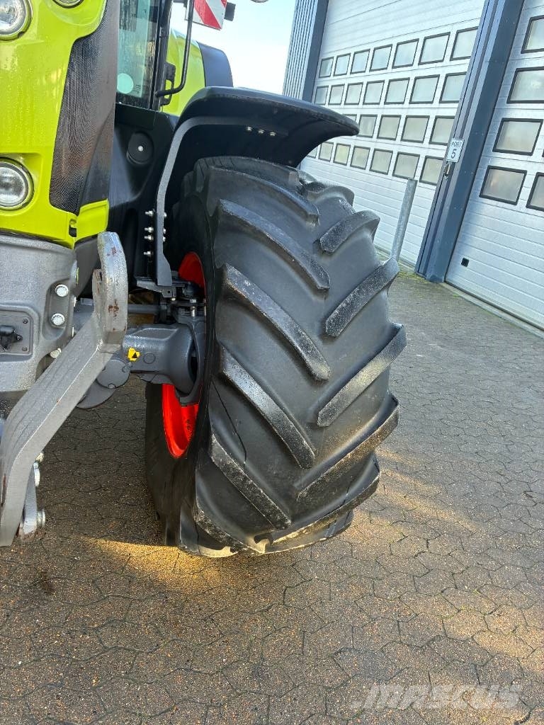 CLAAS Axion 870 Traktori
