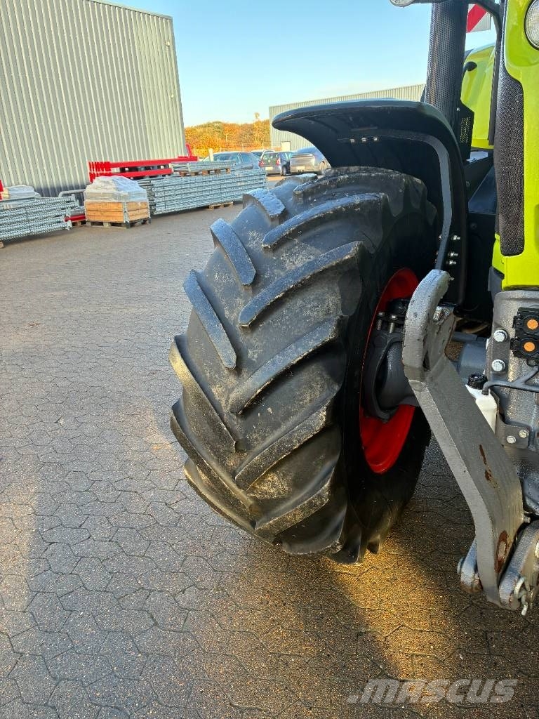 CLAAS Axion 870 Traktori