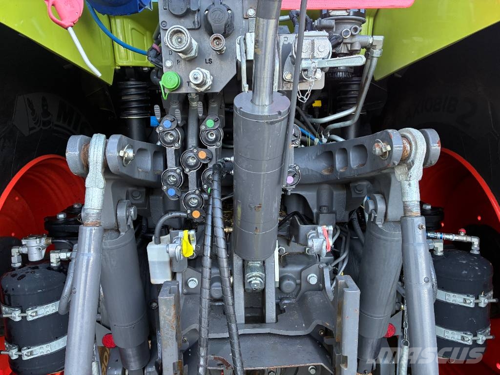 CLAAS Axion 870 Traktori