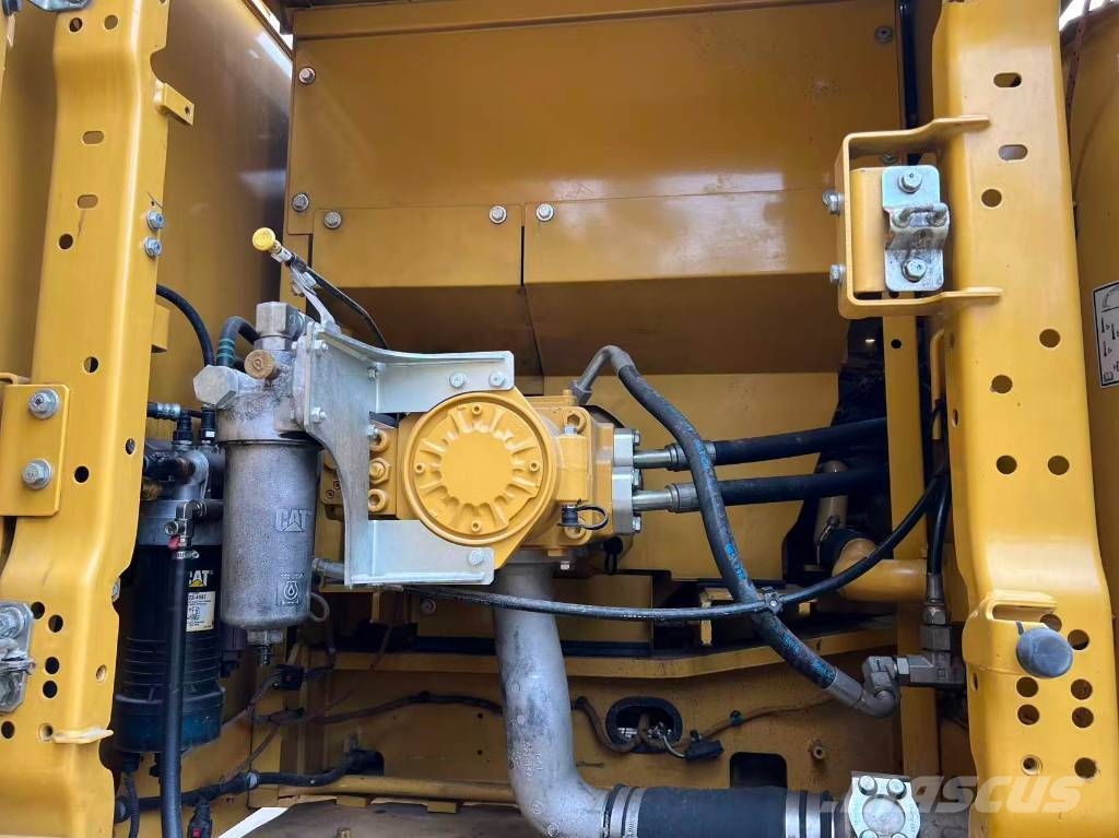 CAT 330 Vikšriniai ekskavatoriai