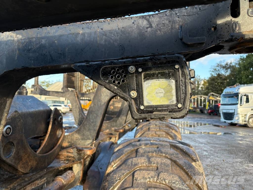 Komatsu 895 XT Vyvážecí traktory