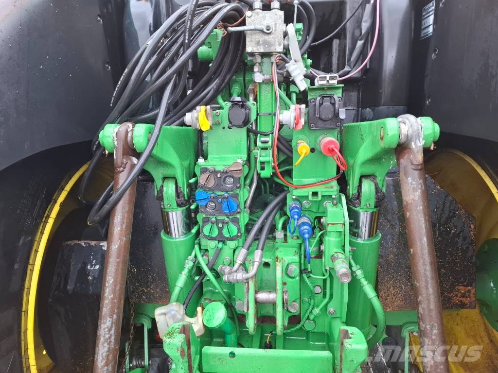 John Deere 6215 R Traktori