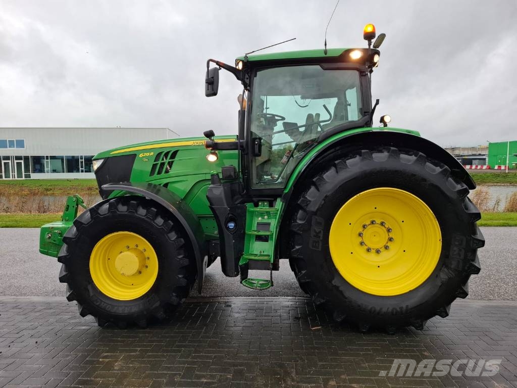 John Deere 6215 R Traktori