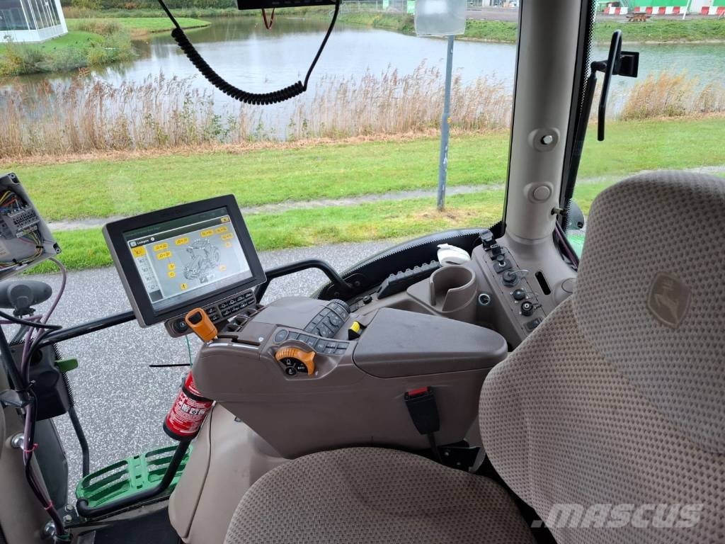 John Deere 6215 R Traktori