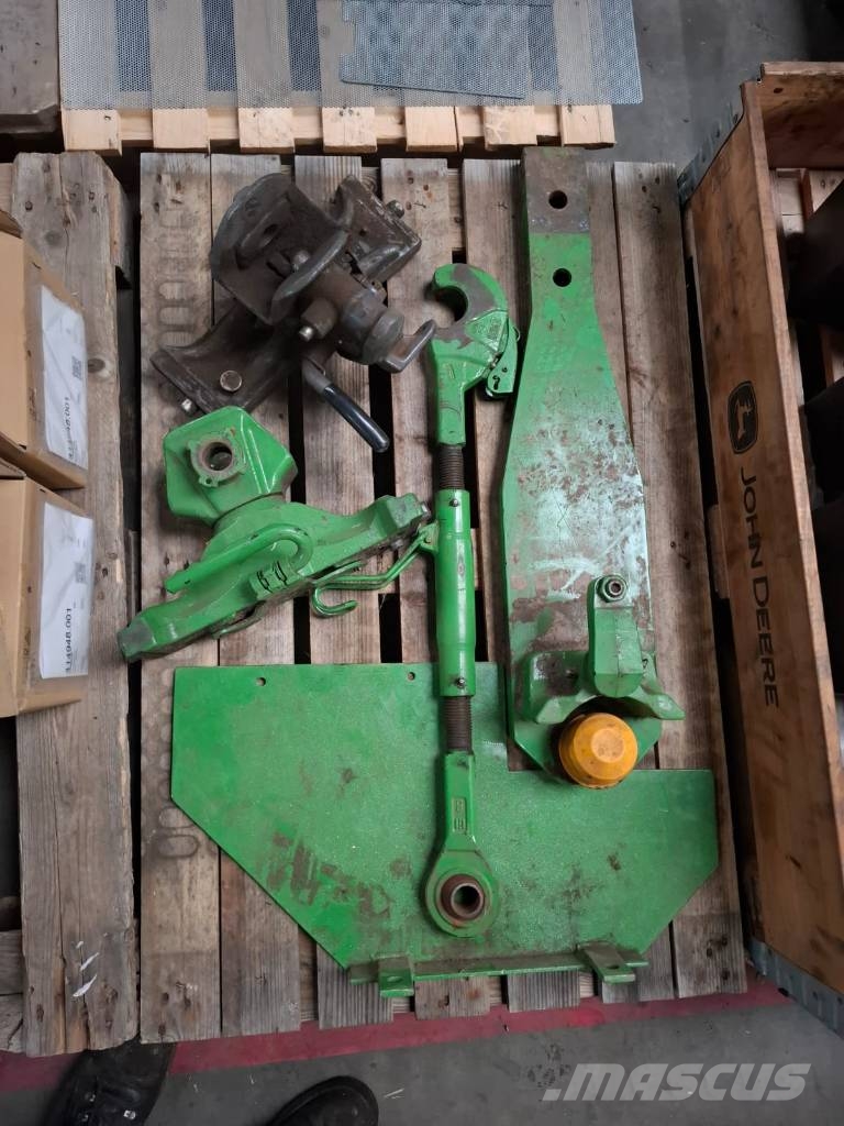 John Deere 6215 R Traktori