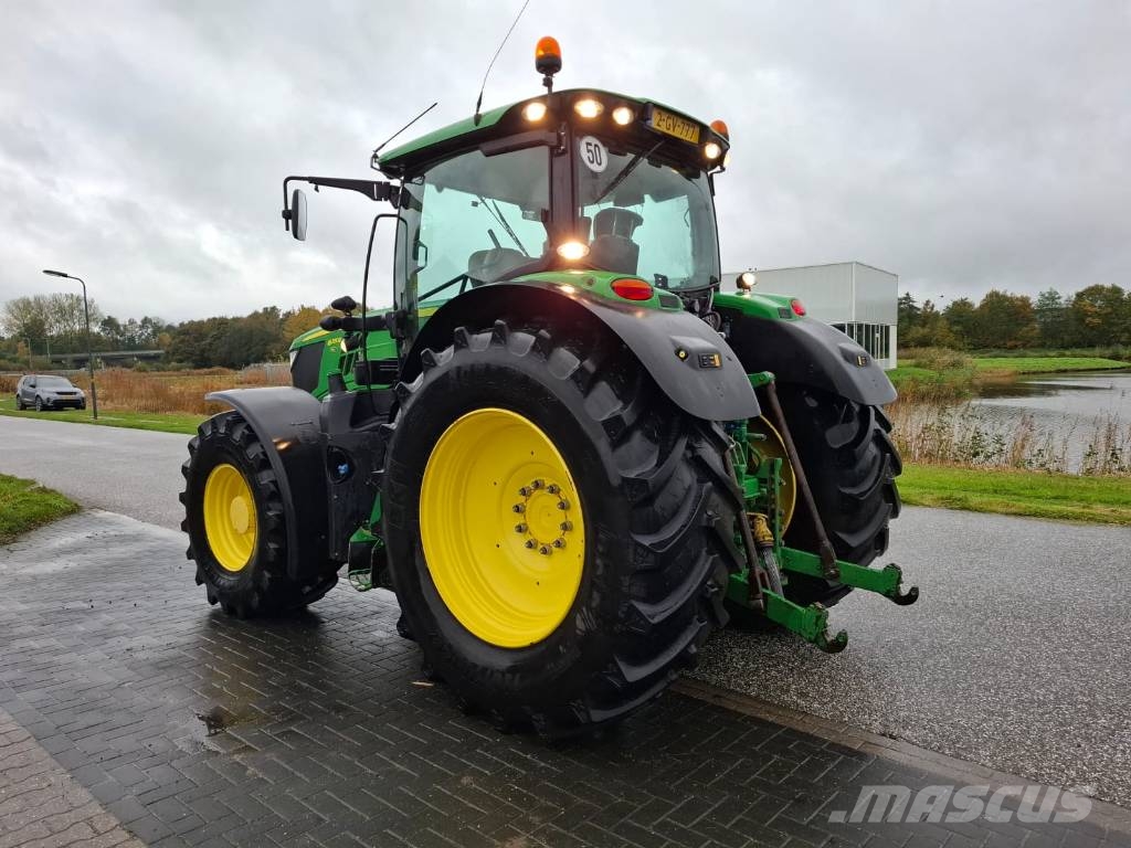 John Deere 6215 R Traktori