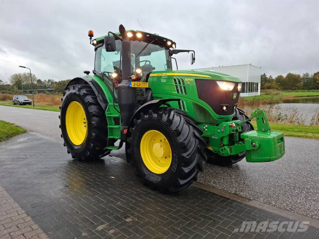 John Deere 6215 R Traktori