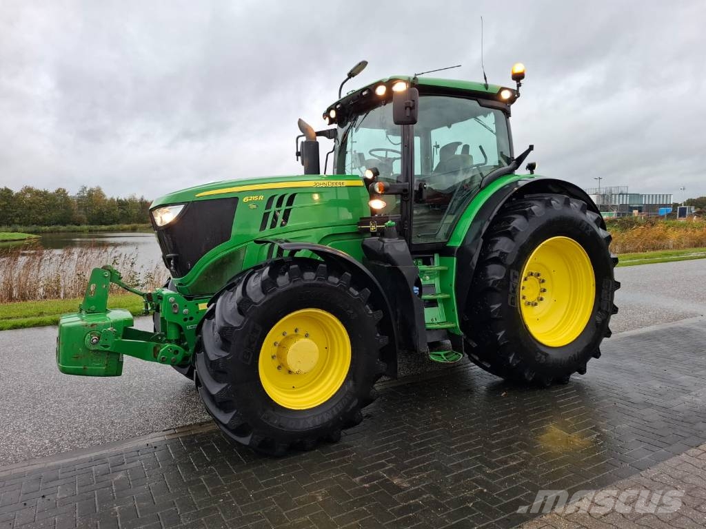 John Deere 6215 R Traktori
