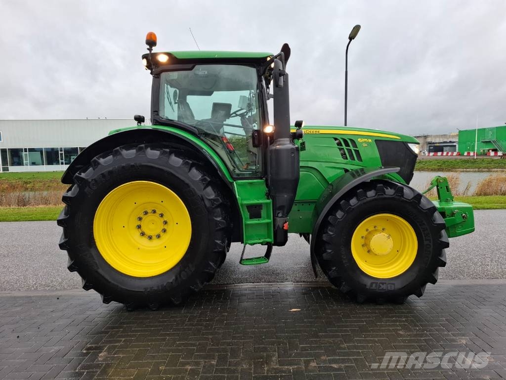 John Deere 6215 R Traktori