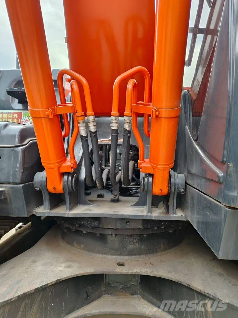 Hitachi ZX210 Bageri gusjeničari