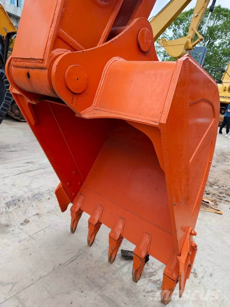Hitachi ZX210 Bageri gusjeničari
