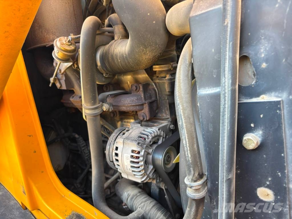 JCB 4 CX لوادر ذات جرافات عكسية