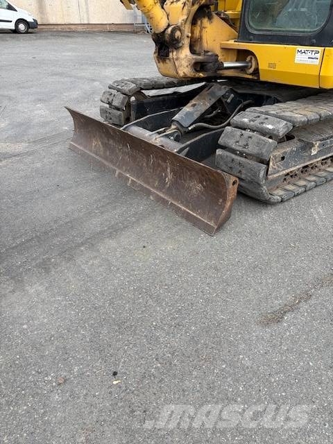 Komatsu PC 88 MR-11 حفارات وسط 7 طن - 12 طن