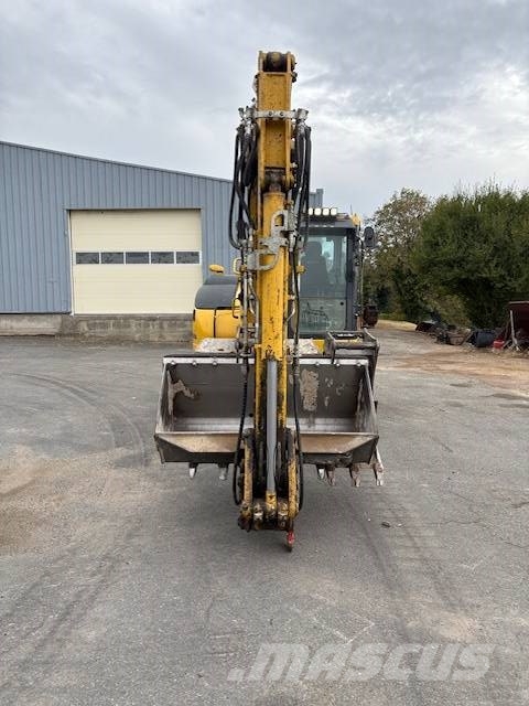 Komatsu PC 88 MR-11 حفارات وسط 7 طن - 12 طن