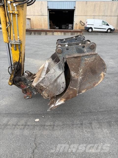 Komatsu PC 88 MR-11 حفارات وسط 7 طن - 12 طن