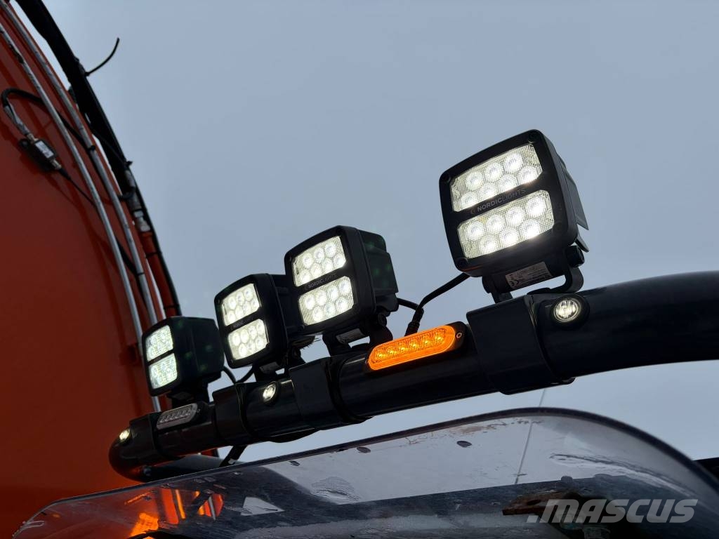 Hitachi ZX250LC-6 حفارات زحافة