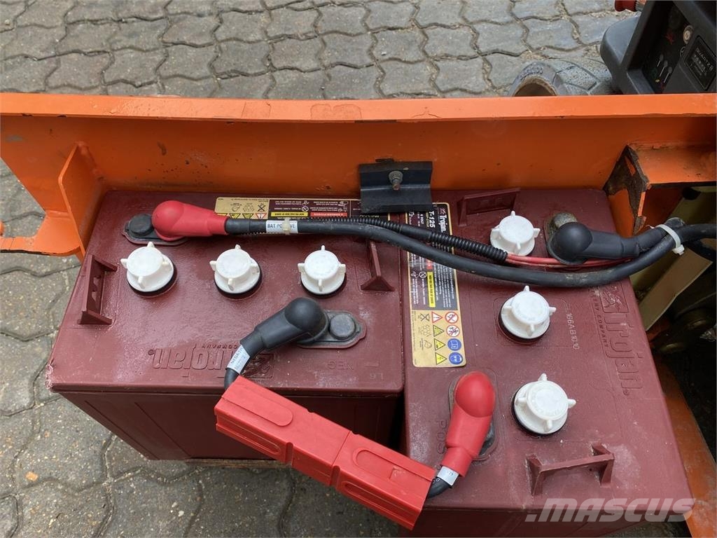JLG 1230ES Vertical mast lifts