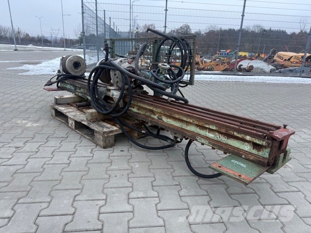 Bauer maszt wiertniczy z głowicą Мобільні бурові установки