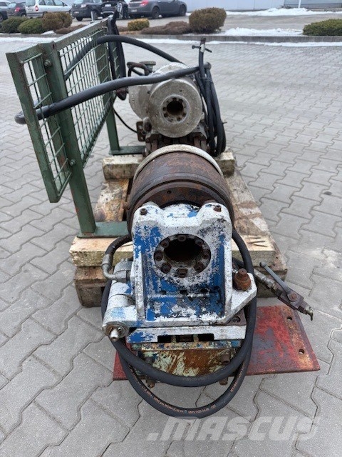 Bauer maszt wiertniczy z głowicą Мобільні бурові установки