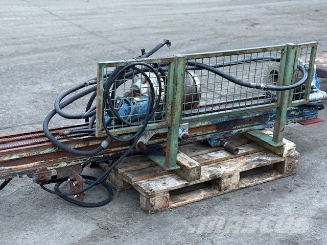 Bauer maszt wiertniczy z głowicą Мобільні бурові установки